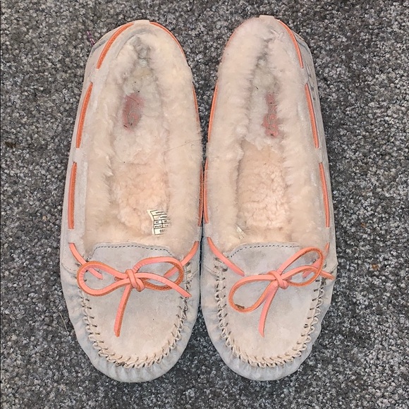 tan/salmon ugg moccasins - Picture 1 of 3